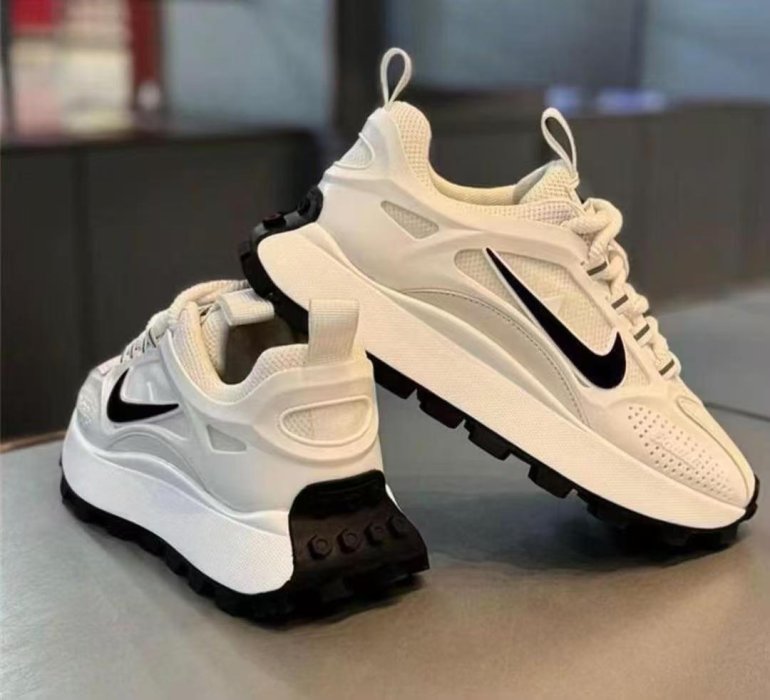 Nike LD Waffle White Black Sneakers