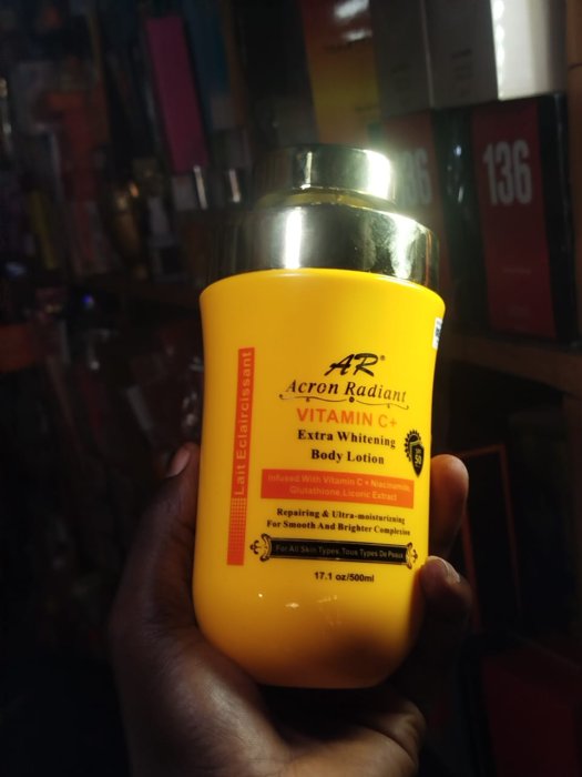 AR Acron Radiant Vitamin C+ Extra Whitening Body Lotion