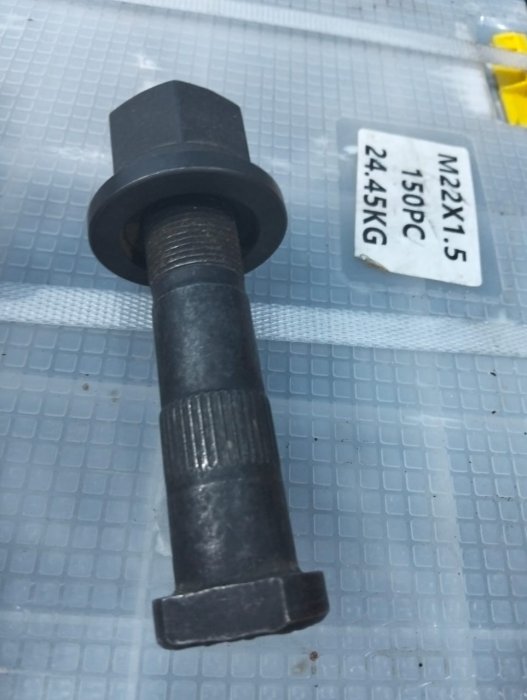 M22x1.5 Automotive Wheel Hub Stud Bolt