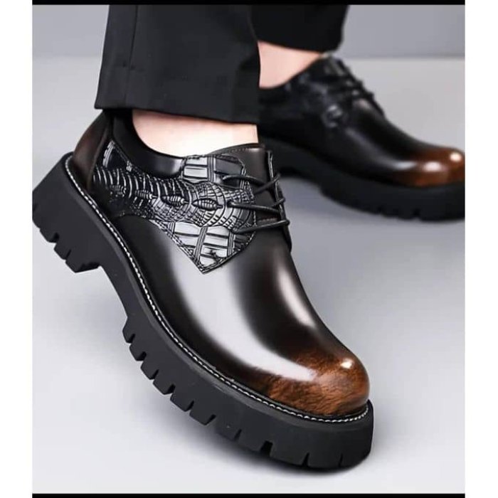Men's Leather Embossed Lug-Sole Derby Shoes