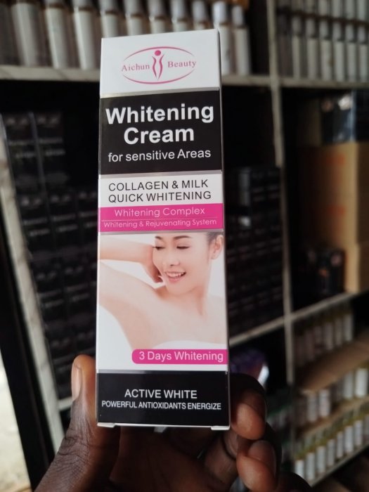 Aichun Beauty Whitening Cream for Sensitive Areas - Collagen & Milk Quick Whitening