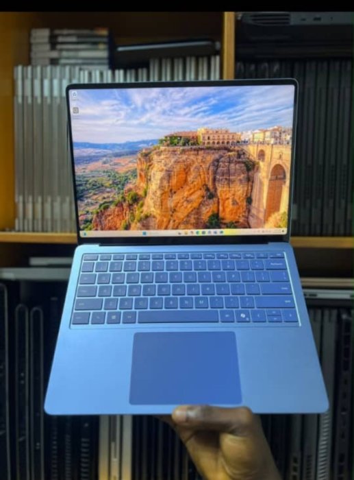 MICROSOFT SURFACE 7 LAPTOP